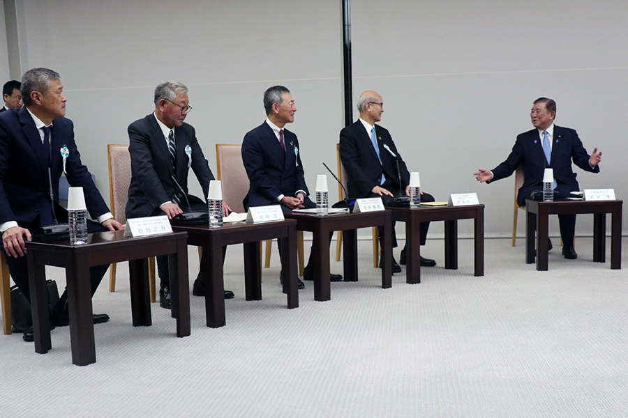 賃上げなどについて意見交換した石破首相と建設業4団体の車座対話（日本工業経済新聞社【建設メール】より）