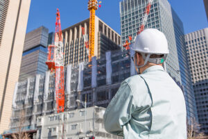 【2025年最新版】監理技術者の金額要件見直し・専任現場の兼務が可能に！改正の背景は工事費高騰と人手不足
